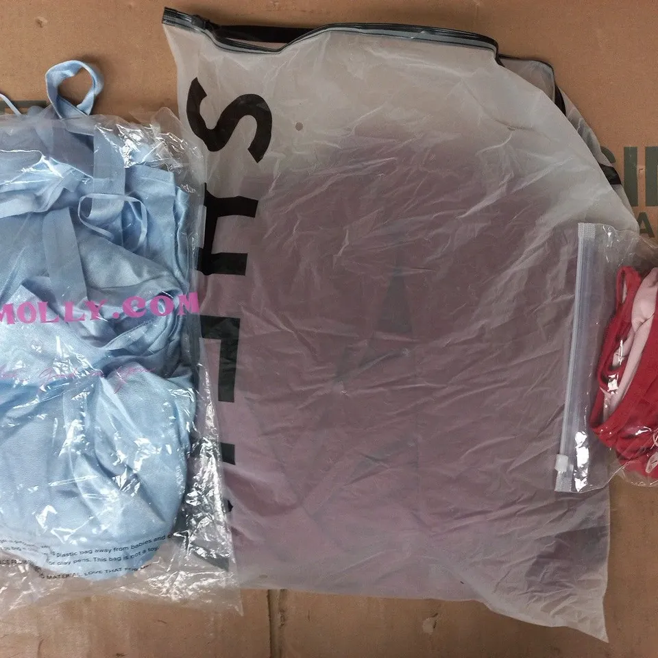 APPROXIMATELY 20 ASSORTED CLOTHING AND FASHION PRODUCTS IN VARIOUS STYLES AND SIZES - COLLECTION ONLY