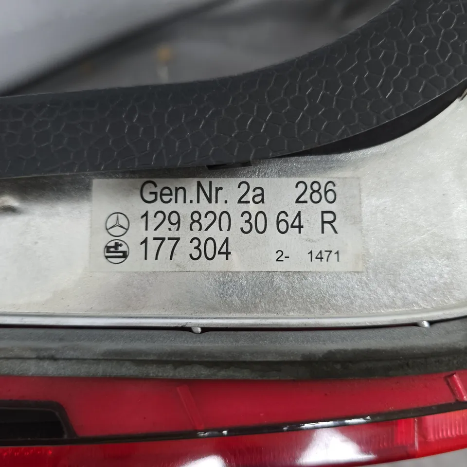 MERCEDES-BENZ 129 820 30 64 RIGHT SIDE TAIL LIGHT UNIT  