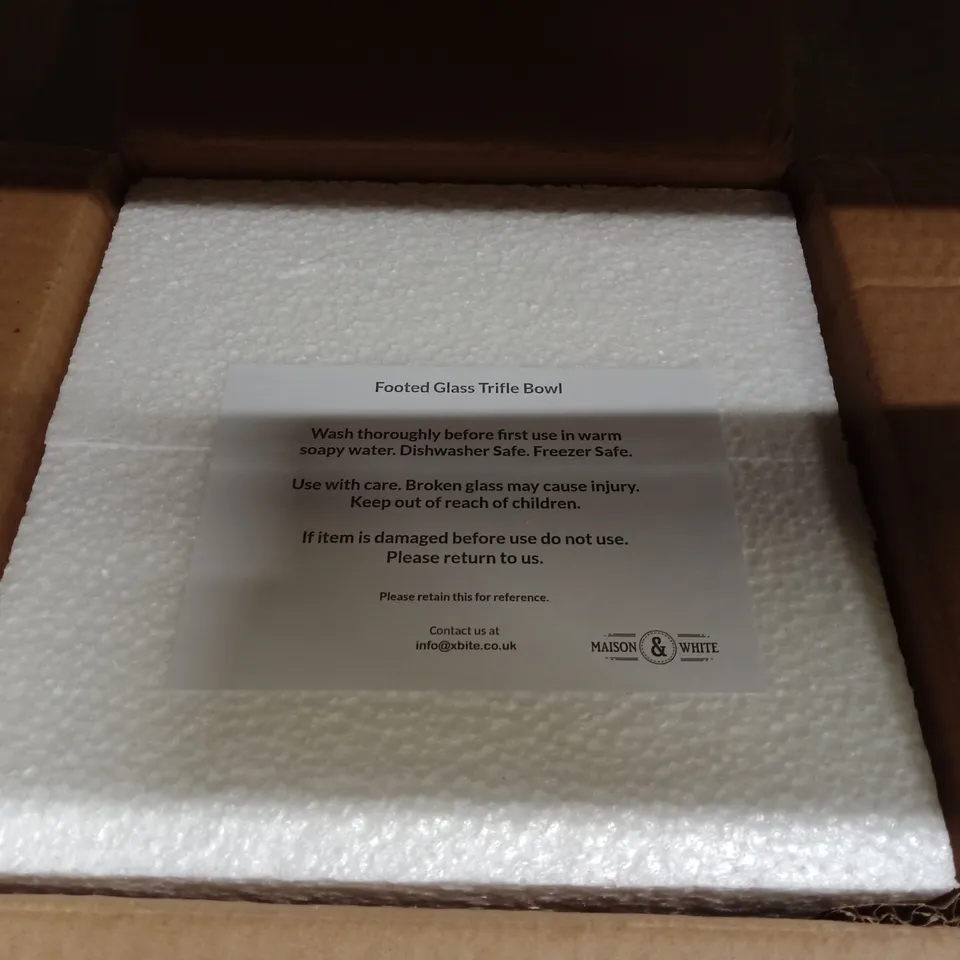 MAISON & WHITE FOOTED GLASS TRIFLE BOWL – BOXED