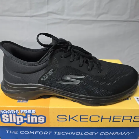SKECHERS HANDS FREE SLIP-INS BLACK SNEAKERS (UK 7)