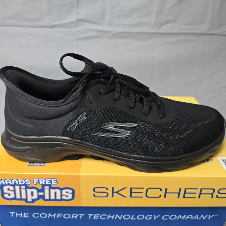 SKECHERS HANDS FREE SLIP-INS BLACK SNEAKERS (UK 7)