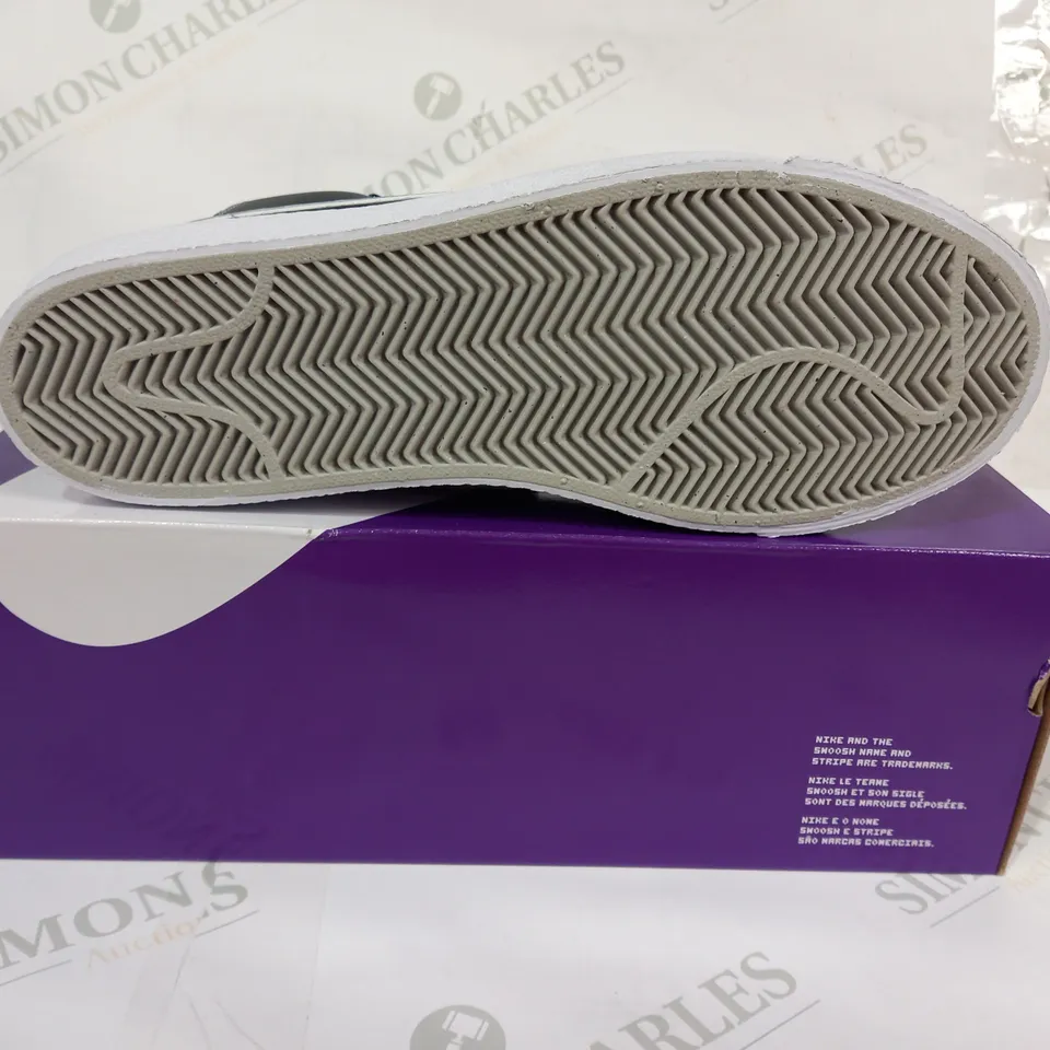 BOXED PAIR OF NIKE ZOOM BLAZER MID MS QS SHOES IN NAVY/GREY UK SIZE 8.5