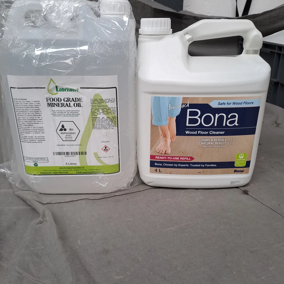 LOT OF 3 HOUSEHOLD CLEANERS TO INCLUDE WOOD FLOOR CLEANER AND FOOD GRADE MINERAL OIL