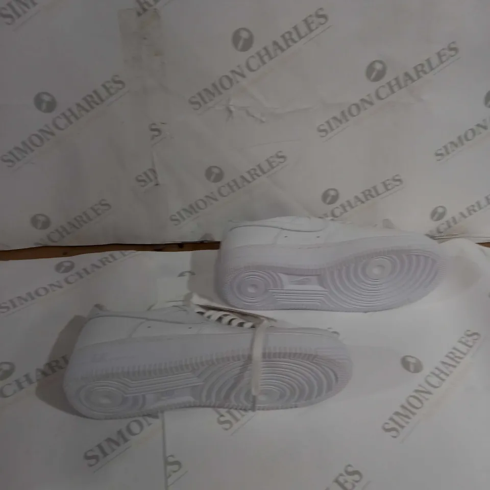 UNBOXED PAIR OF NIKE AIR FORCE WHITE UK 7 