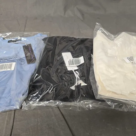 APPROXIMATELY 20 ASSORTED WOMENS TOP IN VARIOUS BRANDS AND SIZES