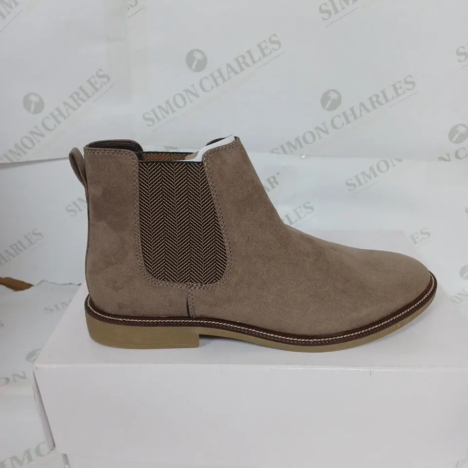 BOXED MENS MARSH MICROSUEDE SHOES IN TAUPE SIZE 10