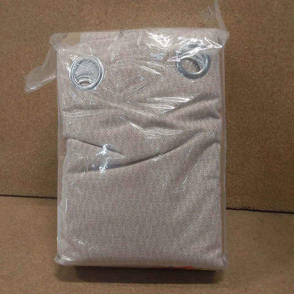 BAGGED LAURIS EYELET BLACKOUT CURTAINS - NATURAL // SIZE: 165 X 229cm