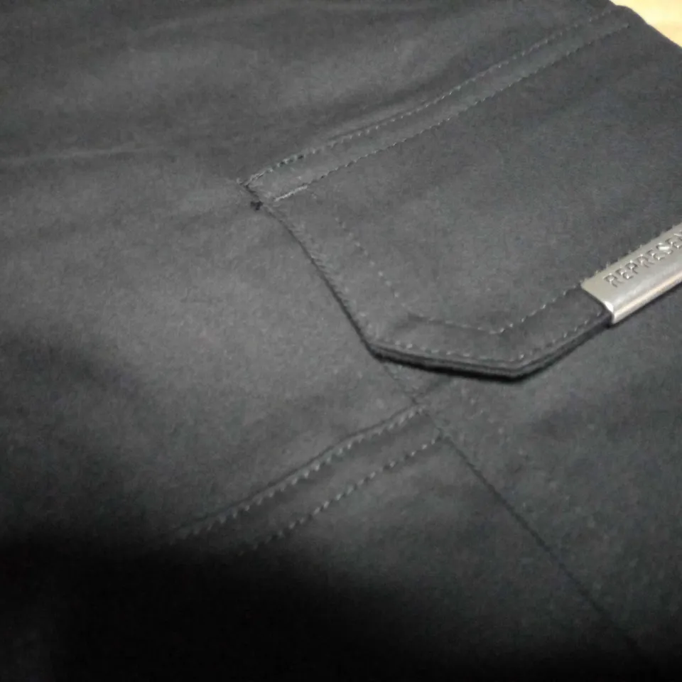 REPRESENT BLACK/LOGO CARGO PANTS - SMALL