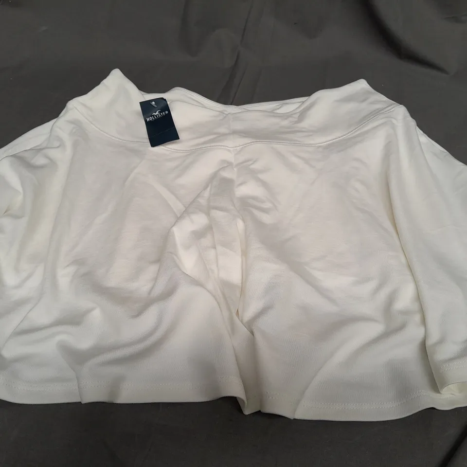 HOLLISTER WHITE SHORT SKIRT - XL