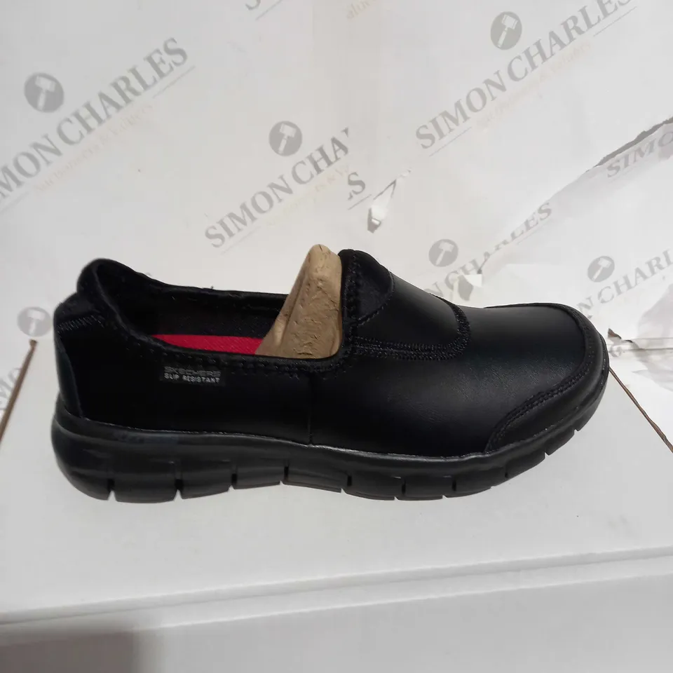 BOXED PAIR OF SKECHERS WORK RELAXED FIT SLIP-RESISTANT SHOES IN BLACK SIZE 5