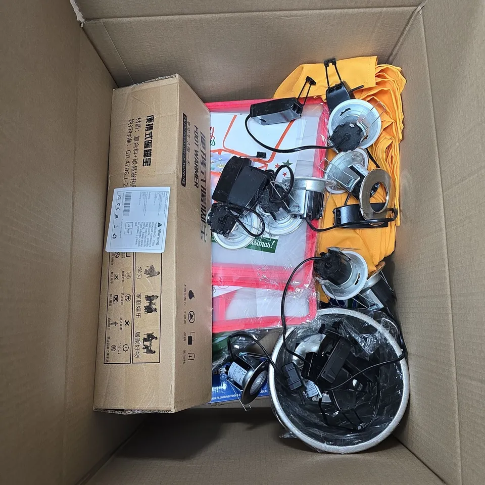 BOX OF APPROXIMATELY 10 ASSORTED ITEMS TO INCLUDE: FOLDING STOOL AND DUVET INSERT