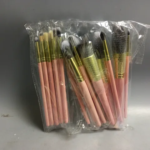 APPROXIMATELY 20 P.LOUISE MAKE UP BRUSHES PINK