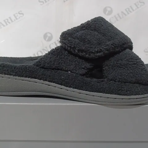 VIONIC VELCRO BLACK SIZE 7 SLIPPERS