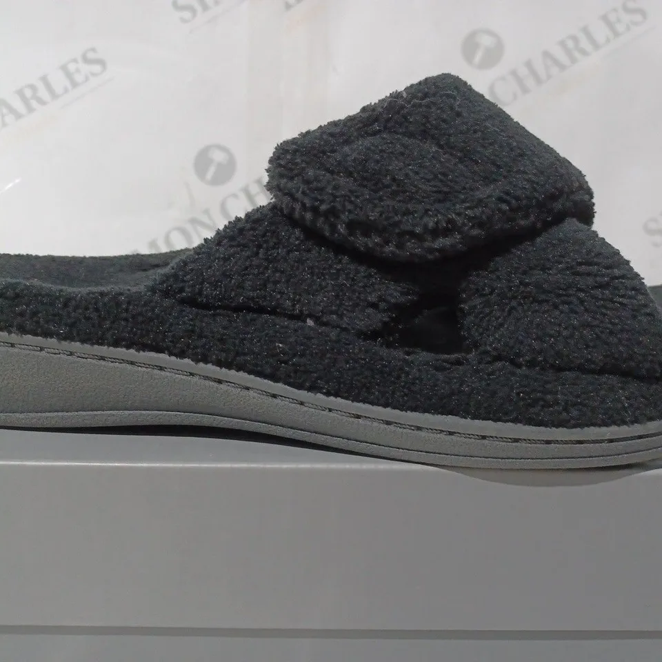 VIONIC VELCRO BLACK SIZE 7 SLIPPERS