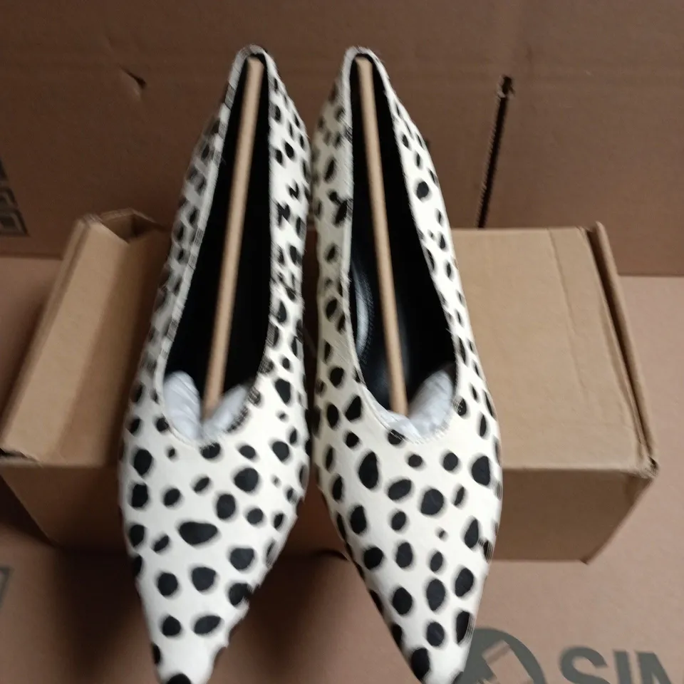 BOXED PAIR OF NA-KD WHITE DALMATIAN-PRINT POINTED-TOE HEELS – EU 38