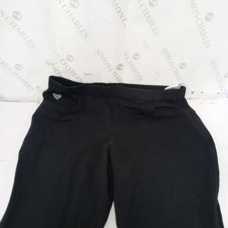 APPROXIMATELY 20 ASSORTED CLOTHING PRODUCTS IN VARIOUS STYLES & SIZES TO INCLUDE TROUSERS, DRESSES, JACKETS ETC	