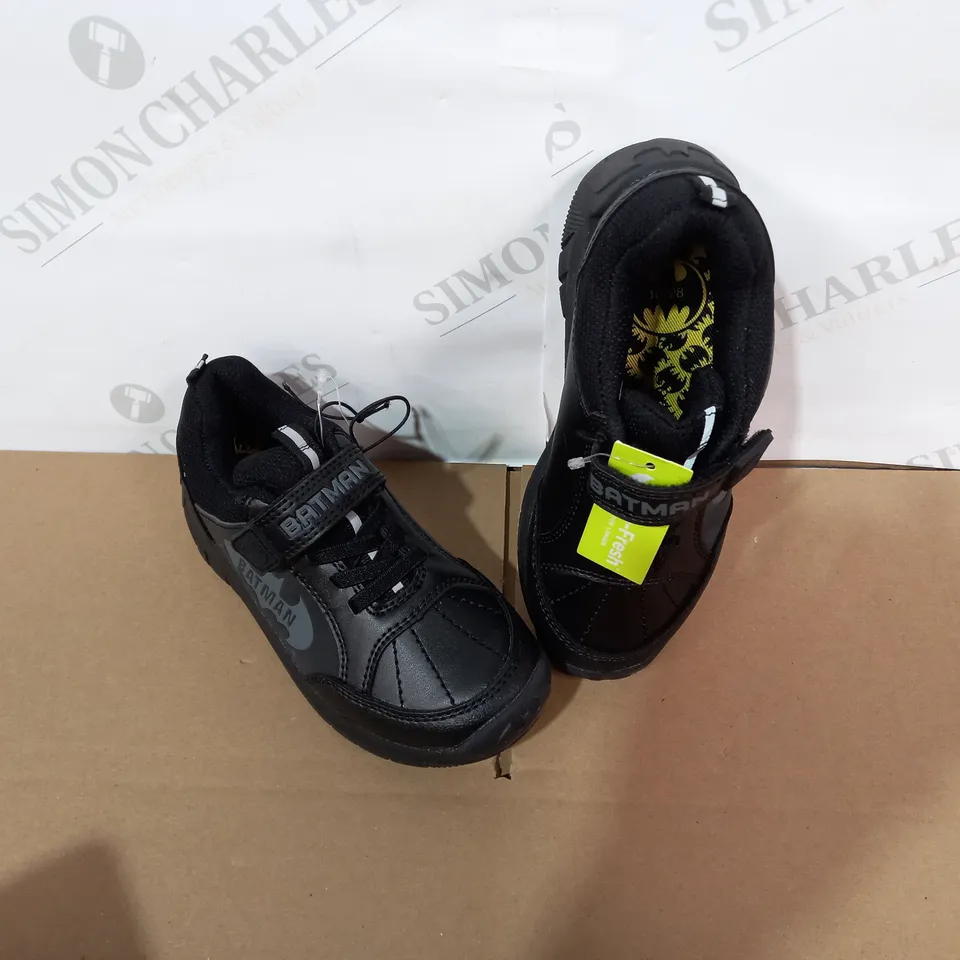 PAIR OF BATMAN BLACK TRAINERS SIZE 10 KIDS