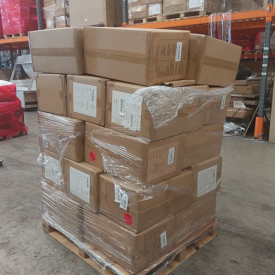 PALLET CONTAINING APPROXIMATELY 115x BRAND NEW ASSORTED DESIGNER CLOTHING ITEMS INCLUDING: SIMPLY BE JACKETS ECT