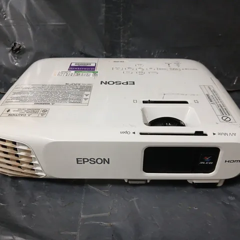 EPSON EB-X18