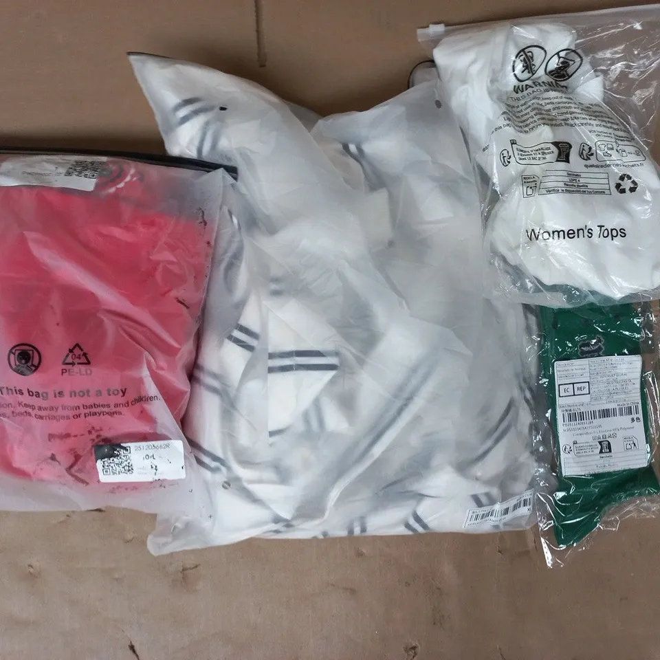 APPROXIMATELY 20 ASSORTED CLOTHING AND FASHION PRODUCTS IN VARIOUS STYLES AND SIZES - COLLECTION ONLY
