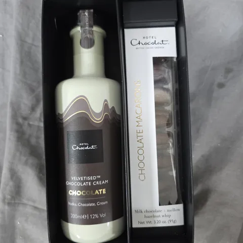 HOTEL CHOCOLAT VELVETISED CHOCOLATE CREAM & MACARONS SET