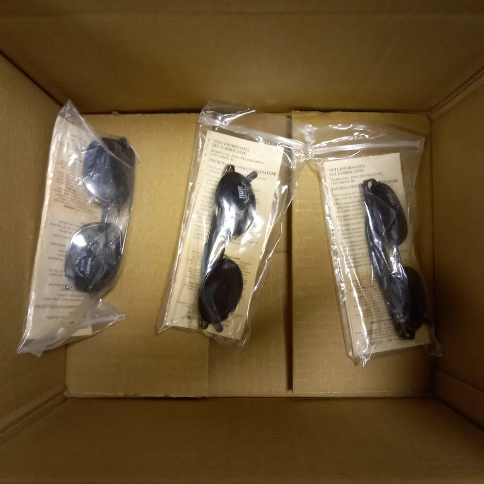 BOX OF APPROX 6 ASSORTED PAIRS OF SUNGLASSES TO INCLUDE VOGART 2563I, VOGART 2413I, POLICE 2489.