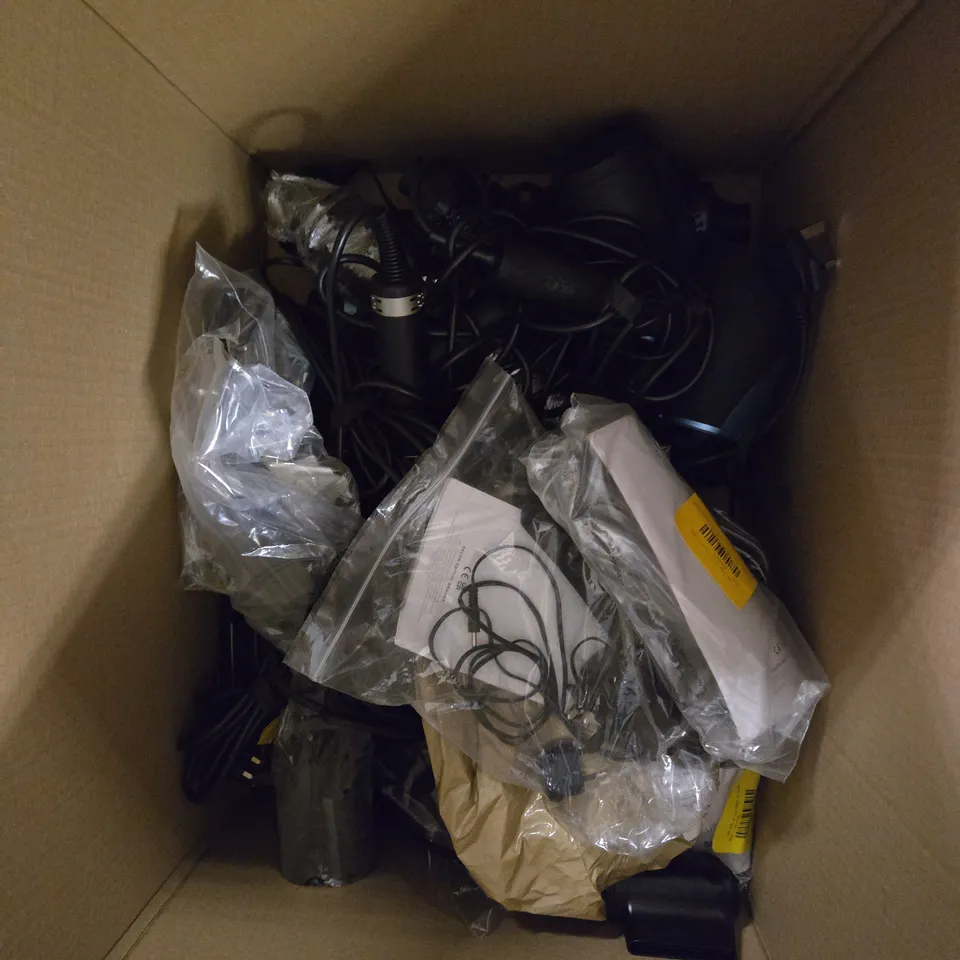 APPROXIMATELY 10 ASSORTED UNBOXED STYLING TOOLS - COLLECTION ONLY 