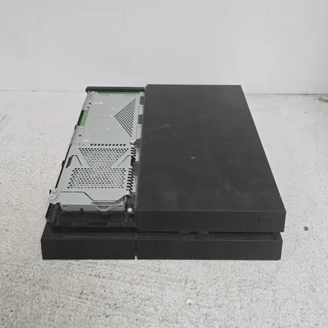 USED SONY PLAYSTATION 4