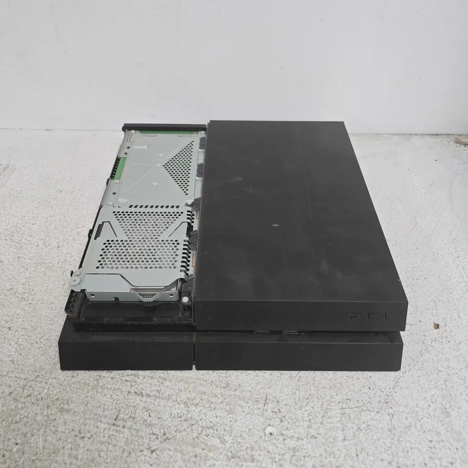 USED SONY PLAYSTATION 4