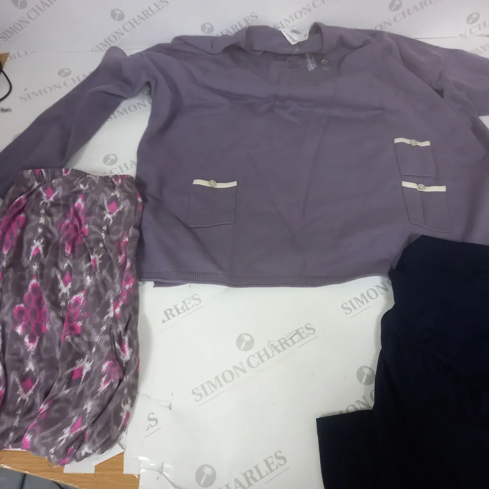 BOX OF APPROX 20 ASSORTED CLOTHING ITEMS TO INCLUDE - WYNNE LAYERS - KIM&CO 