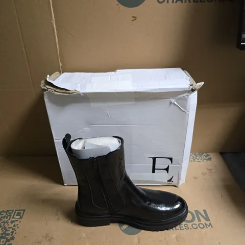 SHOES BY EMMA BLACK LEATHER ANKLE BOOT WITH CHUNKY LUG SOLE - UK SIZE 5