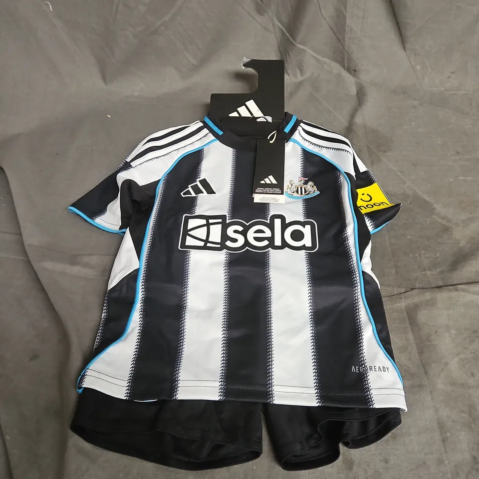 ADIDAS NUFC MINI KIT IN BLACK/WHITE SIZE 4/5YRS