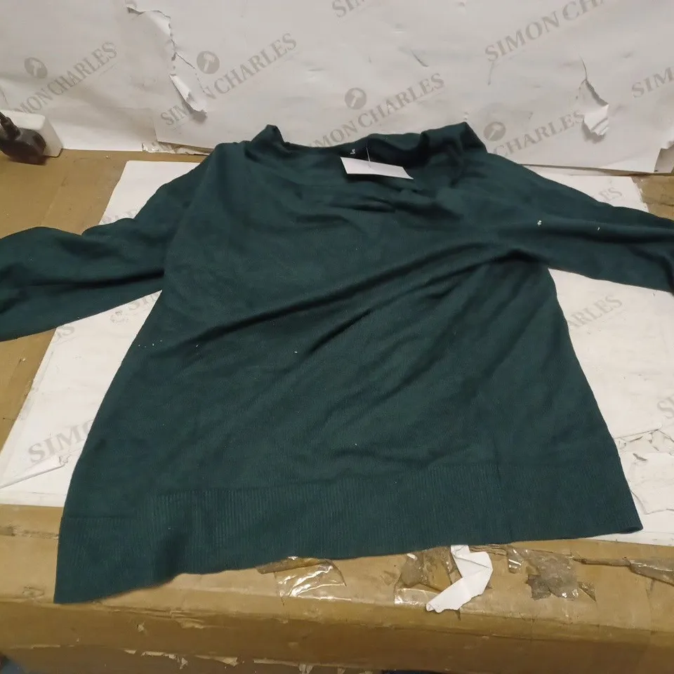 TWIST NECK JUMPER IN GREEN