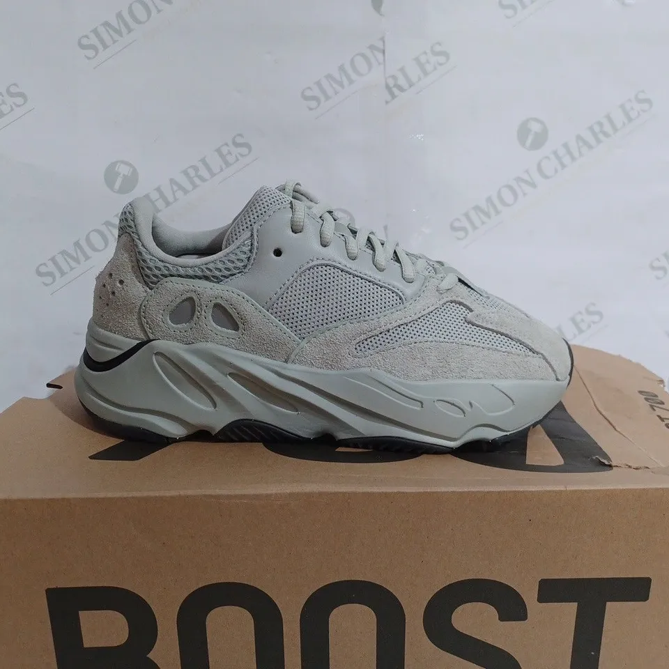 ADIDAS YEEZY BOOST 700 IN LIGHT KHAKI - UK 5