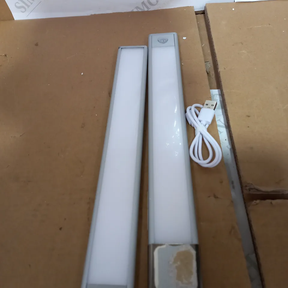 SFIXX SET OF 2 USB RECHARGEABLE MOTION SENSOR LIGHTS