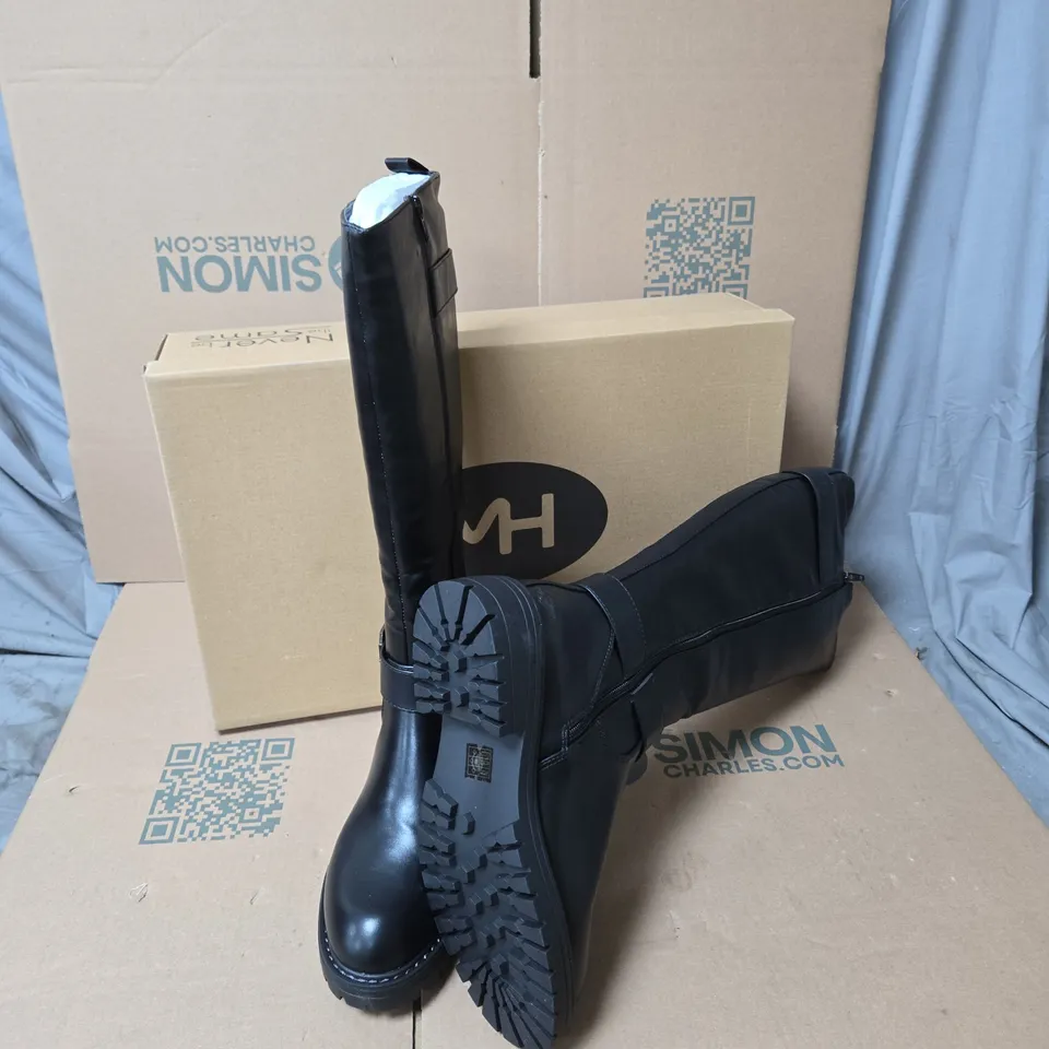 NEVER BE THE SAME WOMEN'S BLACK KNEE-HIGH LEATHER BOOTS WITH BUCKLE DETAIL AND SIDE ZIP – BOXED - UK SIZE 6 