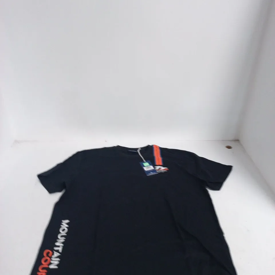 ISLE OF MAN TT OFFICIAL MERCHANDISE COURSE MAP SHIRT – BLACK, 2XL