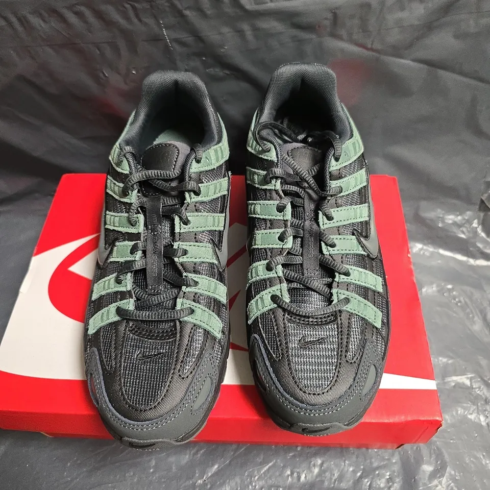 NIKE P-6000 (GS) SNEAKERS – BLACK/ANTHRACITE WITH GREEN ACCENTS UK 5.5 (US 6Y)