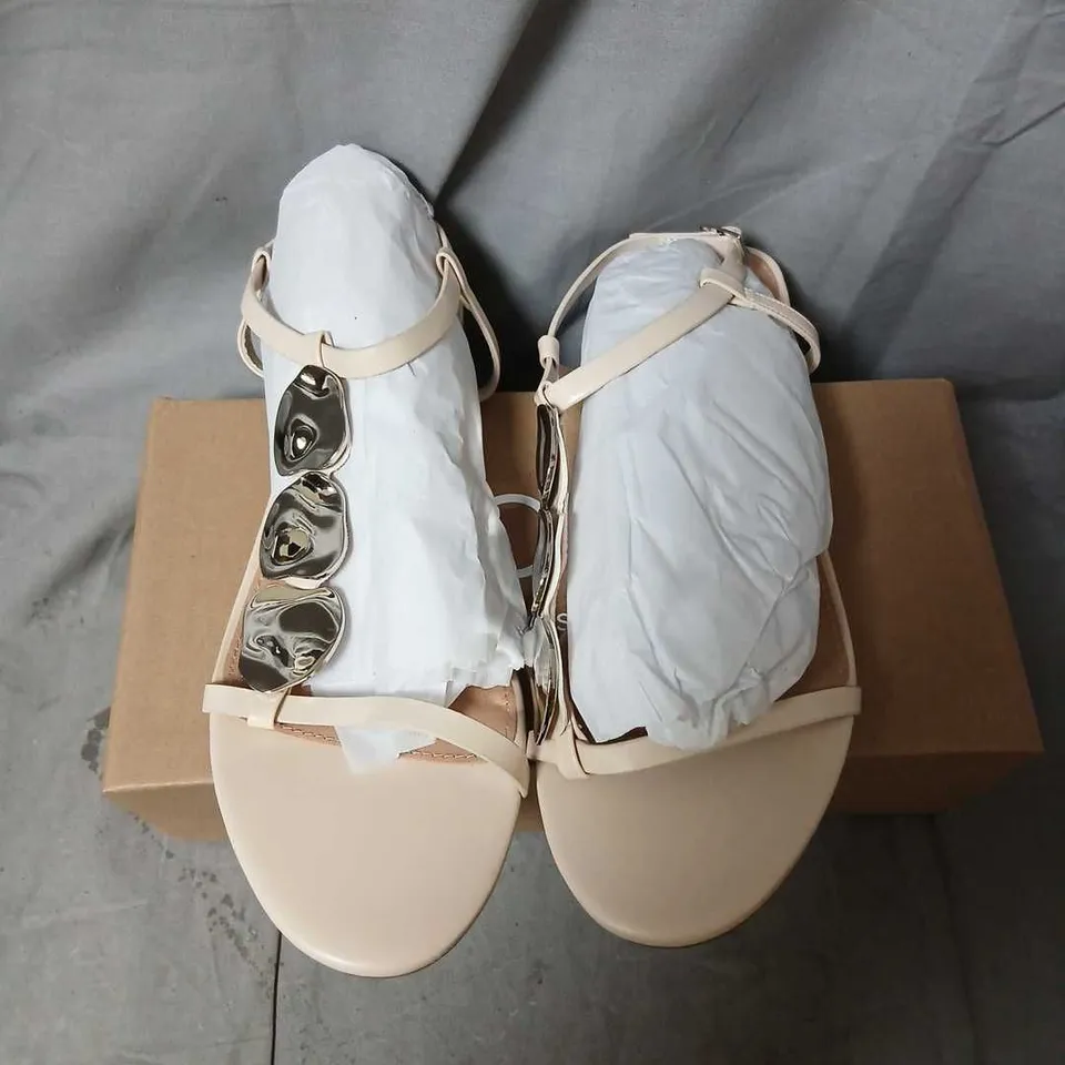 NOVO UK MAGDA HARDWARE DETAIL BLOCK HEEL SANDALS – OFF-WHITE, UK 7