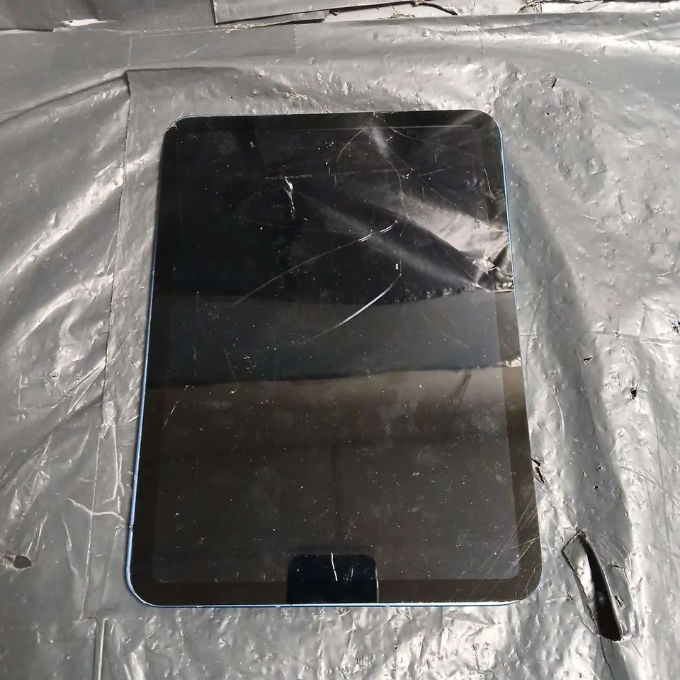 APPLE IPAD A2757 – BLUE REAR, CRACKED TOUCHSCREEN