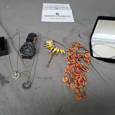 APPROXIMATELY 25 ASSORTED JEWELLERY PRODUCTS TO INCLUDE RINGS , WATCHES , NECKLACES , ETC