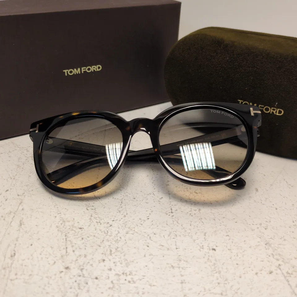 TOM FORD SUNGLASSES – TORTOISESHELL ACETATE FRAME WITH GOLD-TONE TF DETAILING