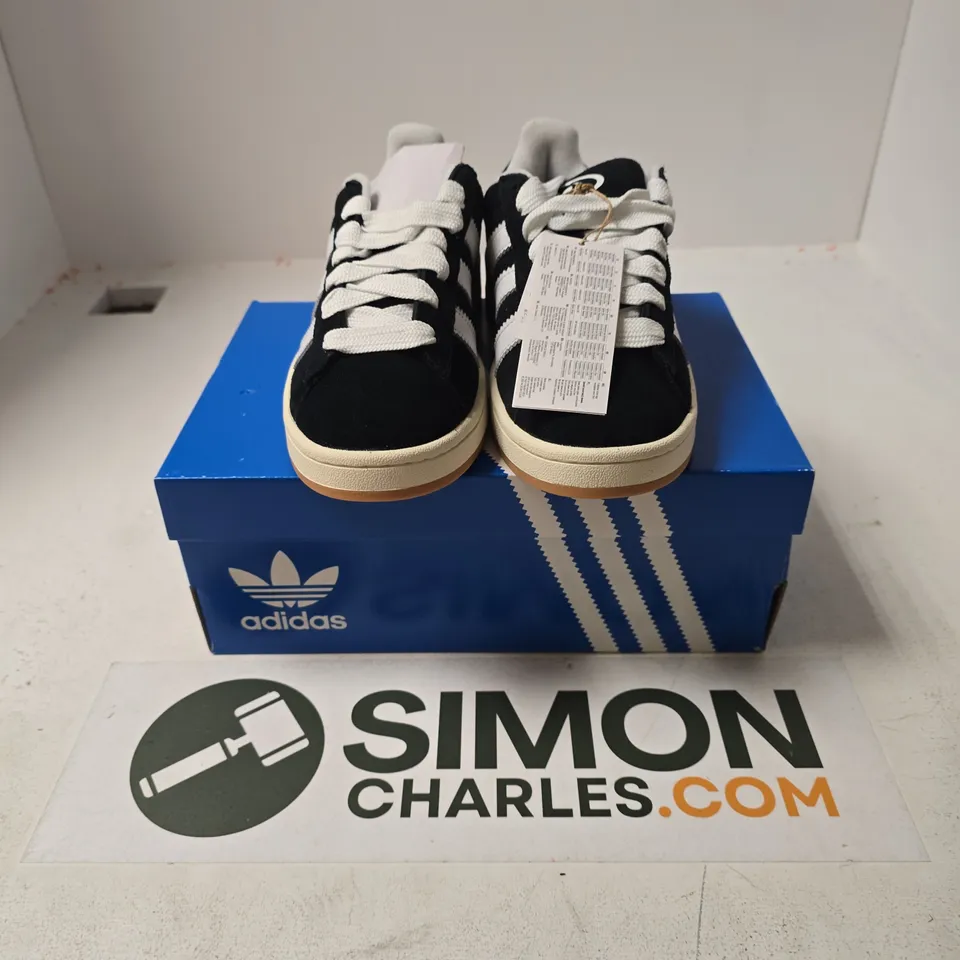 BOXED PAIR OF ADIDAS CAMPUS 00S TRAINERS IN BLACK - UK 7
