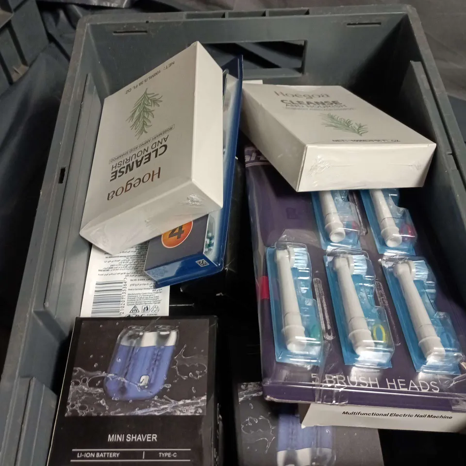 APPROXIMATELY 20  ASSORTED HEALTH AND BEAUTY ITEMS INCLUDING HOEGOA  ACID SHAMPOO , ORAL B TOOTHBRUSH HEADS AND SCAR REMOVAL CREAM 