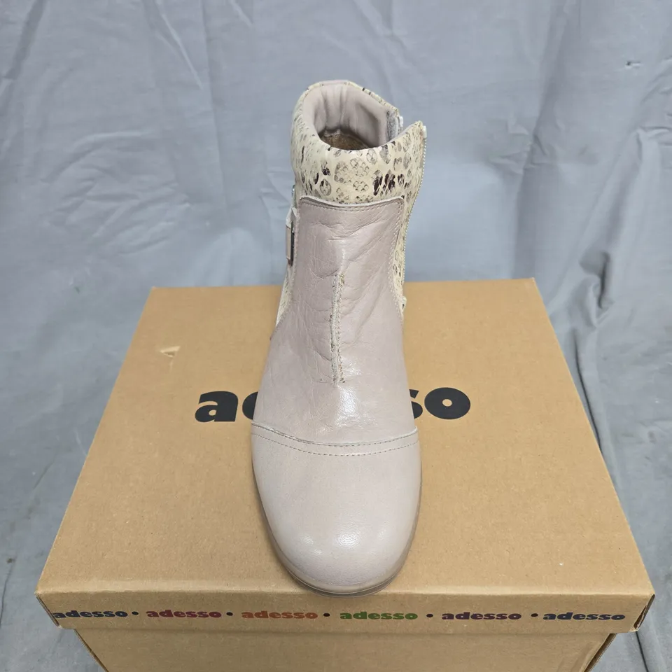 ADESSO WOMEN'S ANKLE BOOT – BEIGE LEATHER WITH SNAKESKIN COLLAR, BUCKLE DETAIL (BOXED) SIZE 40