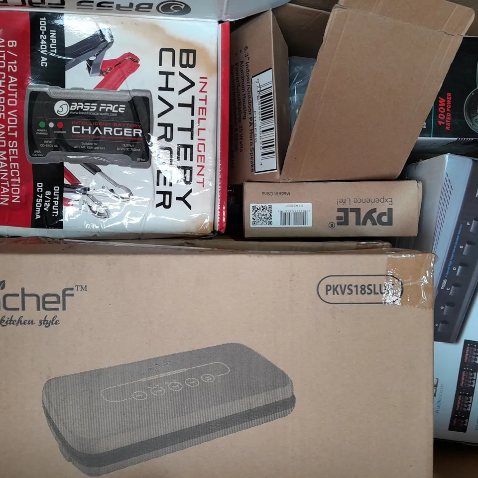 BOX OF APPROXIMATELY 15 ASSORTED ELECTRICAL ITEMS TO INCLUDE DS18 PRO-TWX2 VOICE COIL, PYLE INDOOR/OUTDOOR PA HORN SPEAKER, PYLE NOISE DESTROYER, ETC - COLLECTION ONLY