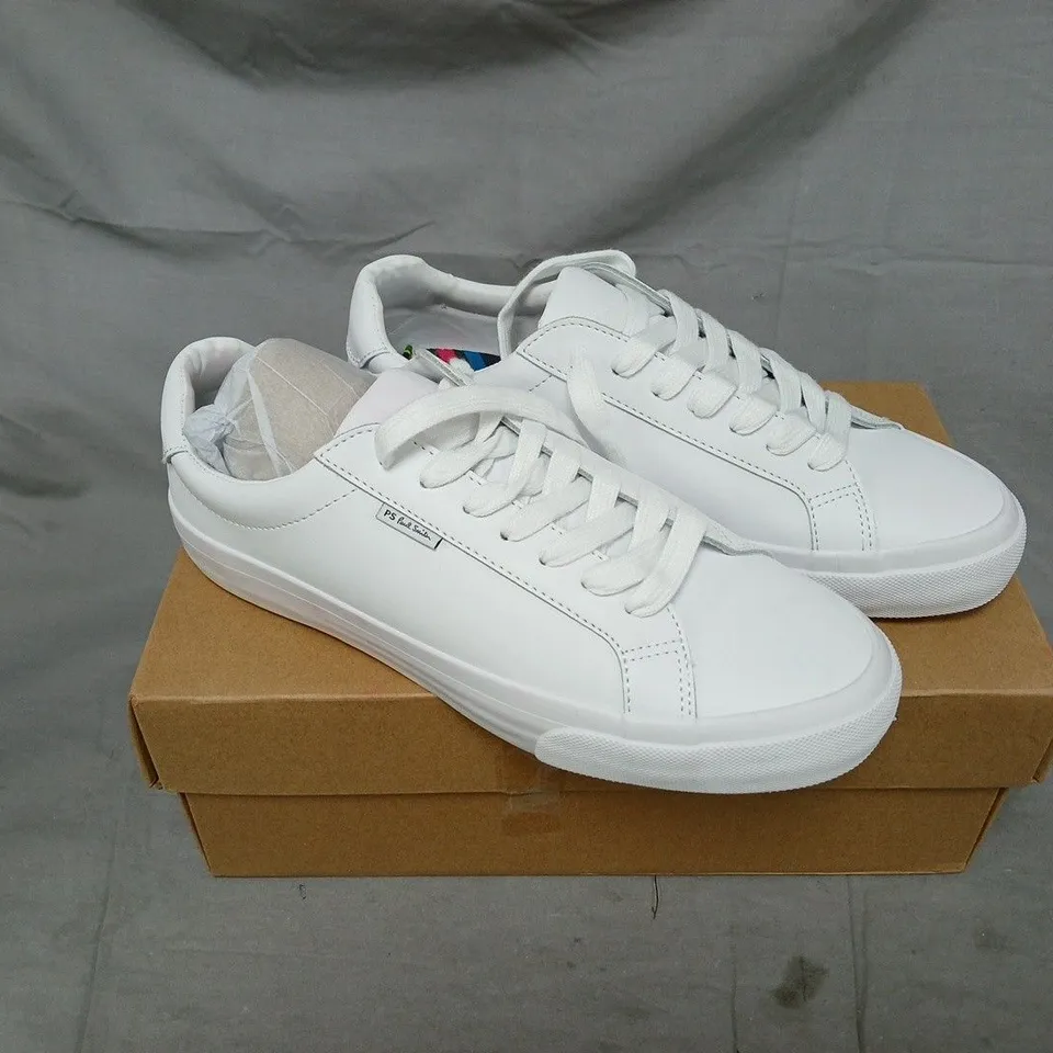 PAUL SMITH WHITE LEATHER SNEAKERS. SIZE UK 7