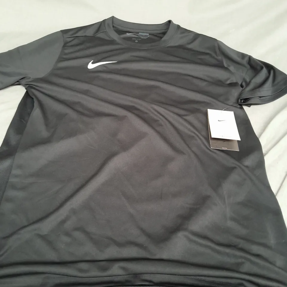 NIKE SLIM FIT TOP IN BLACK - LARGE