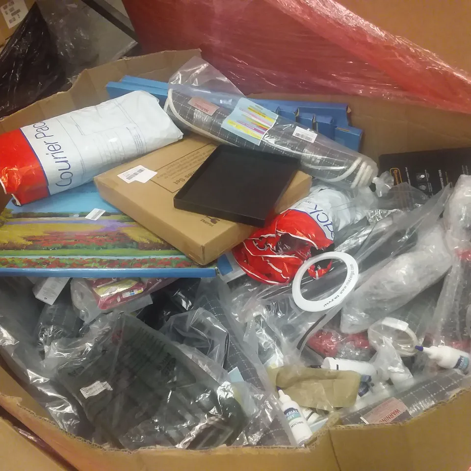 PALLET OF ASSORTED ITEMS TO INCLUDE: FULL YEARPLANNER, ITALIAN GRATED CHEESE, MATTS ETC