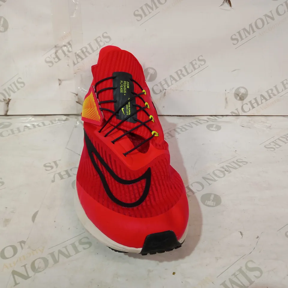 BOXED PAIR OF NIKE FLYEASE TRAINERS IN RED UK SIZE 12